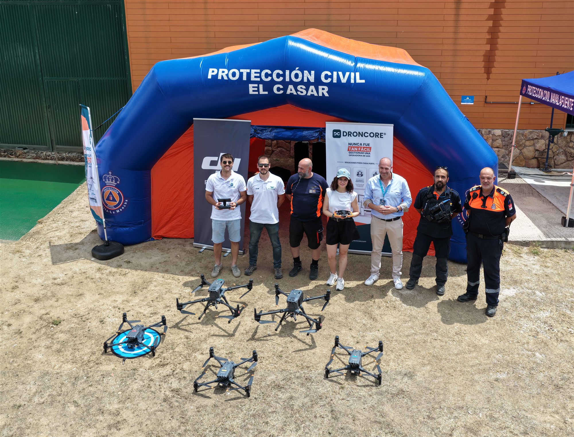Isabel D&iacute;az Ayuso conoce el Puesto de Mando Avanzado con tecnolog&iacute;a UAS y DRONCORE en Riosequillo