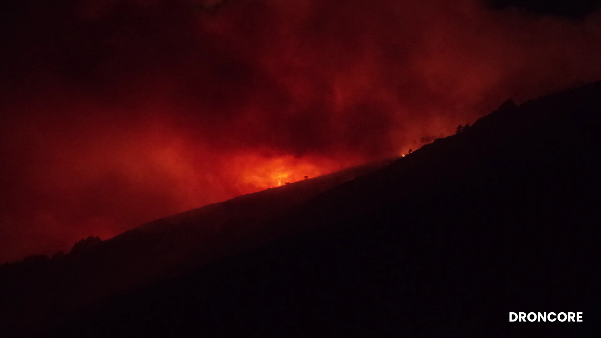 Cabecera del incendio de La Mierla pr&oacute;xima a Semillas